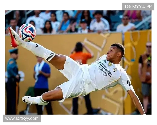 姆巴佩本赛季再现惊艳世界波仿佛复制粘贴引发球迷热议